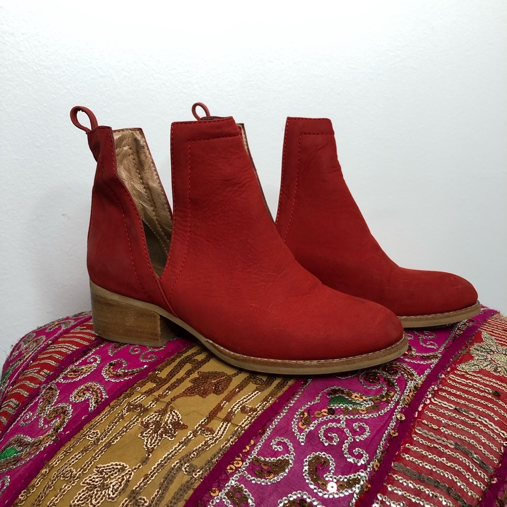 RED MADE IN IBIZA - JEFFREY CAMPBELL BOOTIES
